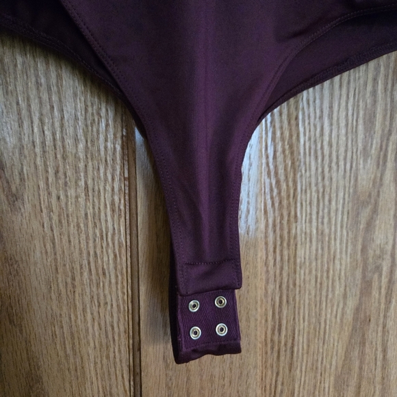 GUESS Womens Burgundy Thong Drape Long Sleeve Bodysuit Size Small - Picture 6 of 8